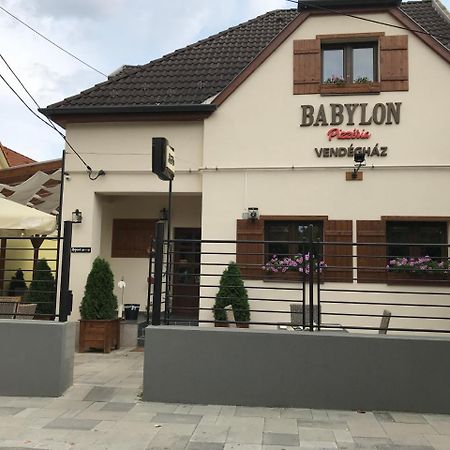 Babylon Pizzéria Vendégház Miskolc Esterno foto