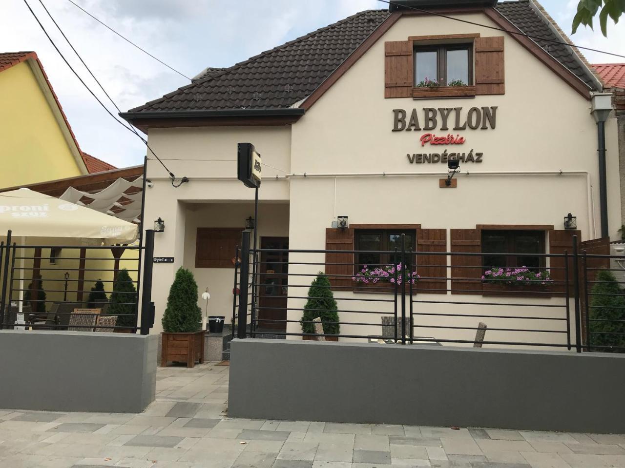 Babylon Pizzéria Vendégház Miskolc Esterno foto